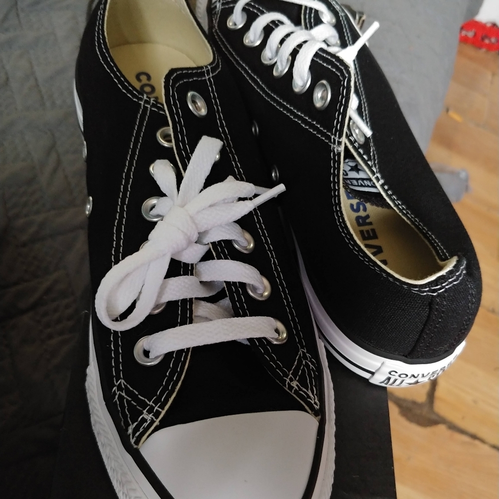 Converse All Star Chucks Size 6 W 8 M